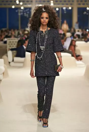 Chanel Saib East rau Cruise 2015 Sau