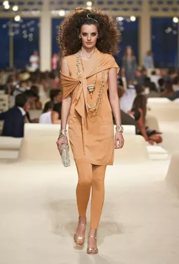 Chanel izgleda na vzhod za kolekcijo Cruise 2015