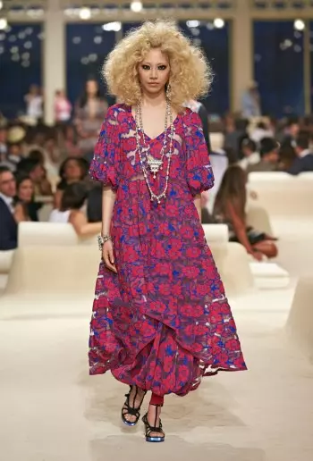 Chanel смотрит на восток для коллекции Cruise 2015