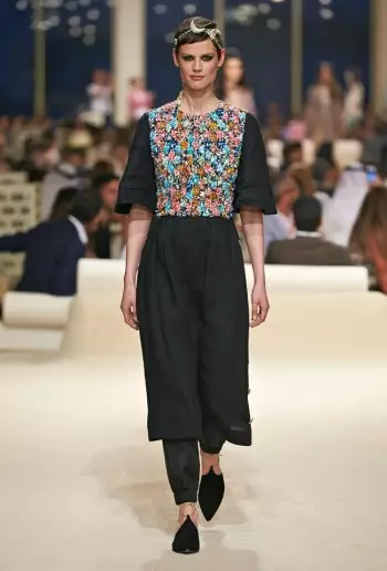 Chanel izgleda na vzhod za kolekcijo Cruise 2015