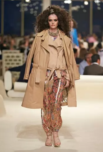 Chanel 2015-يىللىق ساياھەت پاراخوتى ئۈچۈن شەرققە قارايدۇ