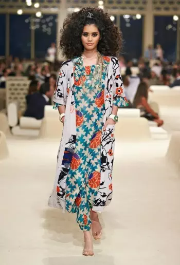 Chanel kijkt naar het oosten voor Cruise 2015 Collection