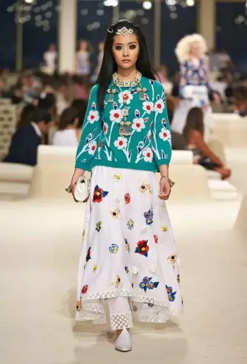 Chanel parece leste para a coleção Cruise 2015