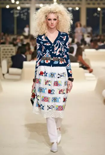 Chanel Cruise 2015 Kolleksiyası üçün Şərqə Baxır