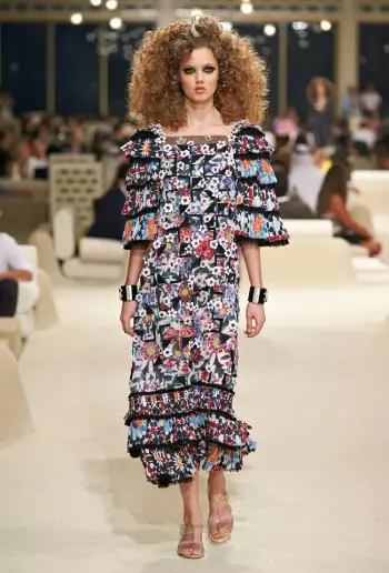 Chanel, Cruise 2015 kolleksiýasy üçin gündogara seredýär