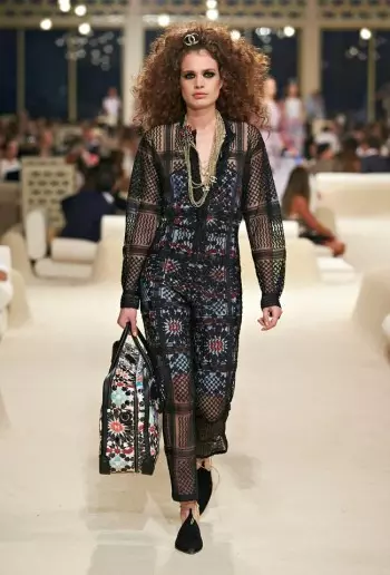 Chanel Cruise 2015 коллекциясе өчен көнчыгышка карый