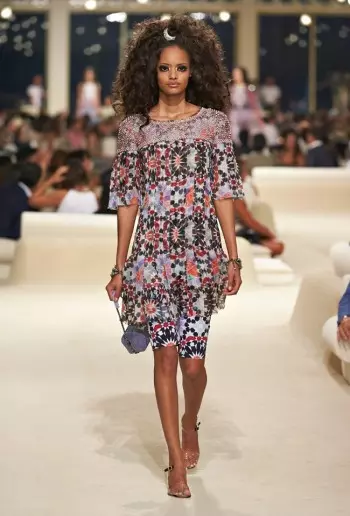 Chanel Looks East ho an'ny fanangonana Cruise 2015