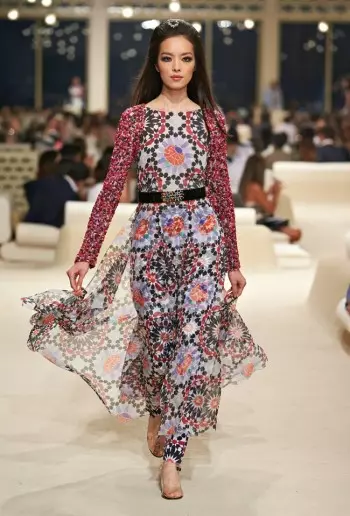 Chanel parece leste para a coleção Cruise 2015