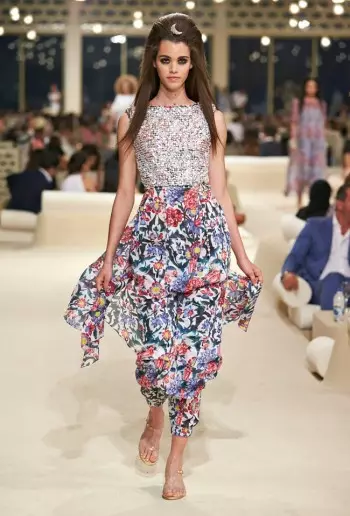 Chanel смотрит на восток для коллекции Cruise 2015