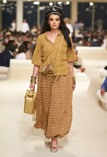 Chanel มองไปทางตะวันออกสำหรับ Cruise 2015 Collection