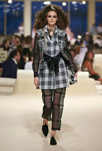 Chanel Looks East ho an'ny fanangonana Cruise 2015