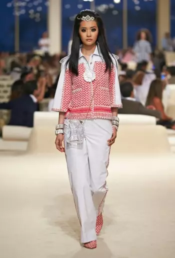 Chanel Looks East for Cruise 2015 مجموعو