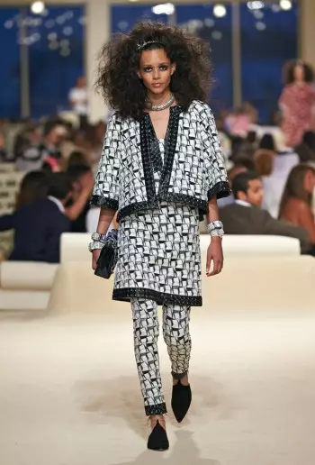 Chanel kijkt naar het oosten voor Cruise 2015 Collection