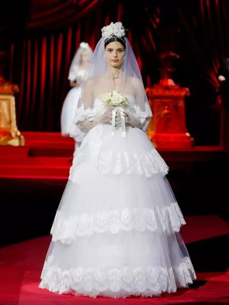 Dolce & Gabbana 2019 වැටීම සඳහා 'Eleganza' සමරයි