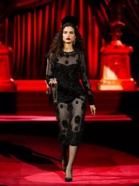 Dolce & Gabbana Amakondwerera 'Eleganza' pa Fall 2019