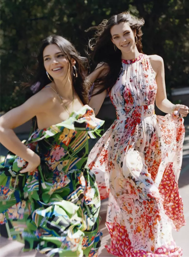 Кендал Џенер и Виторија Серети позираат во динамични принтови за Vogue