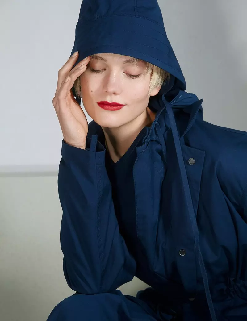 Η Karlie Kloss ποζάρει με υπερμεγέθεις σιλουέτες για τη Vogue China