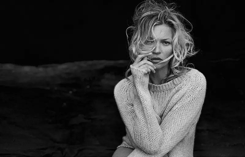 Supermodel Kate Moss nganggo baju haneut Naked Cashmere Gigi