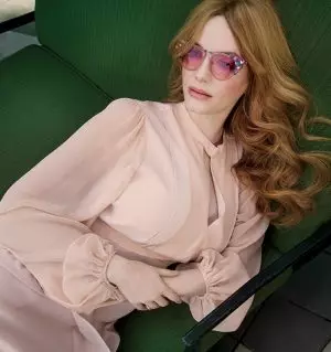 Star 'Mad Men' Christina Hendricks se yon rèv ane 70 pou LA Konfidansyèl