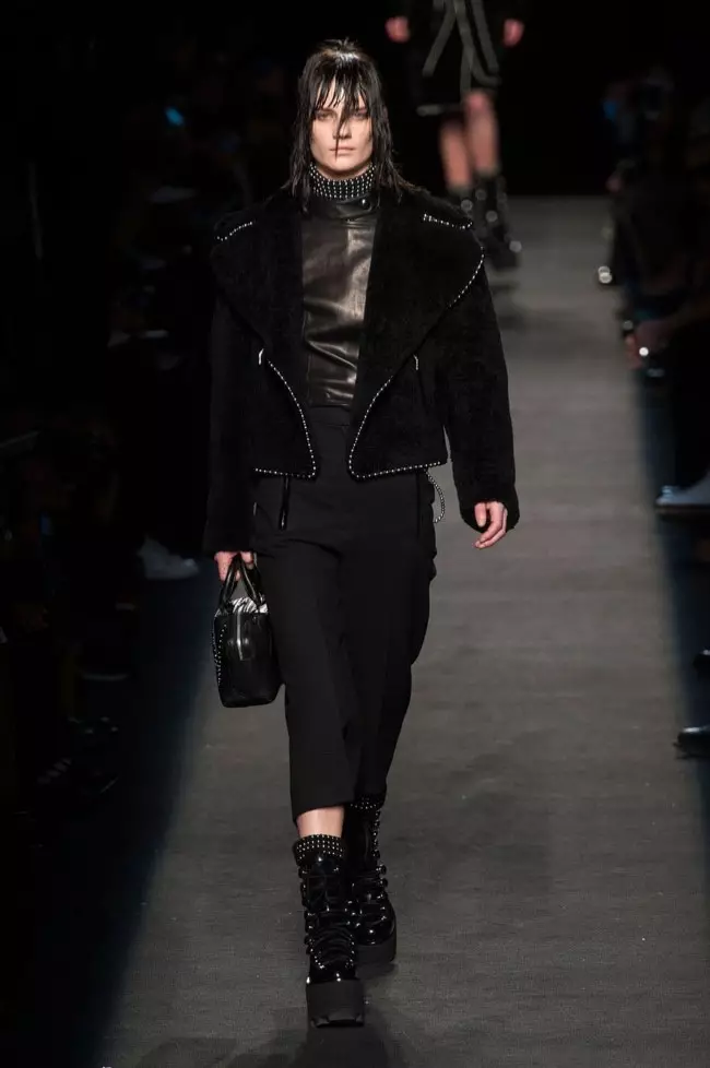 Alexander Wang ສ້າງ Edgy, Rocker ຊອກຫາການຫຼຸດລົງ 2015