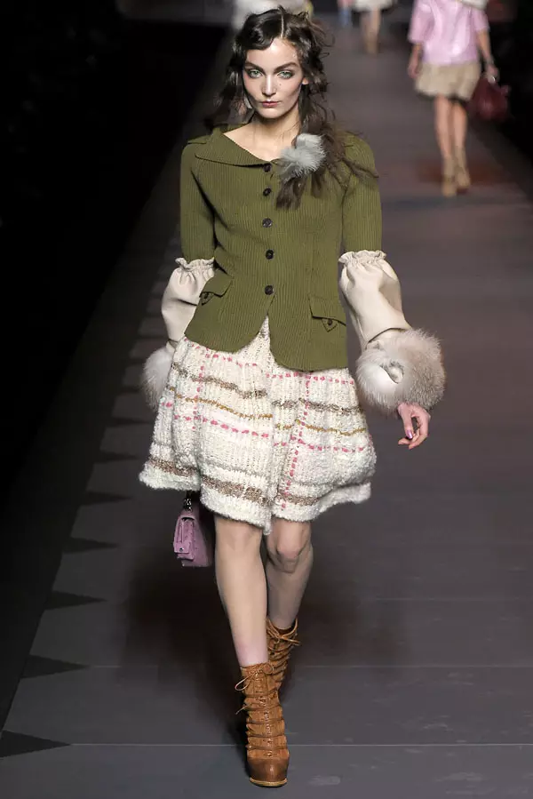 Christian Dior Fall 2011 | ပဲရစ်ဖက်ရှင်ရက်သတ္တပတ်