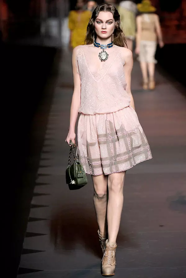 Christian Dior podzim 2011 | Pařížský týden módy