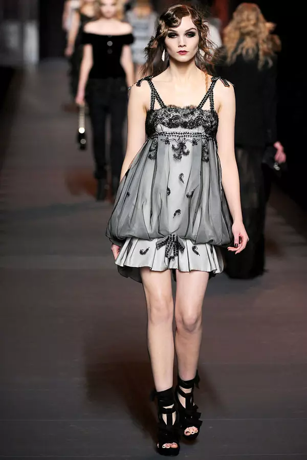 Christian Dior mùa thu 2011 | Tuần lễ thời trang Paris