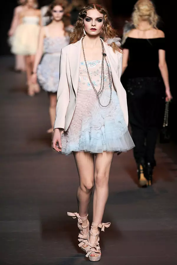 Christian Dior Musim Gugur 2011 | Pekan Mode Paris