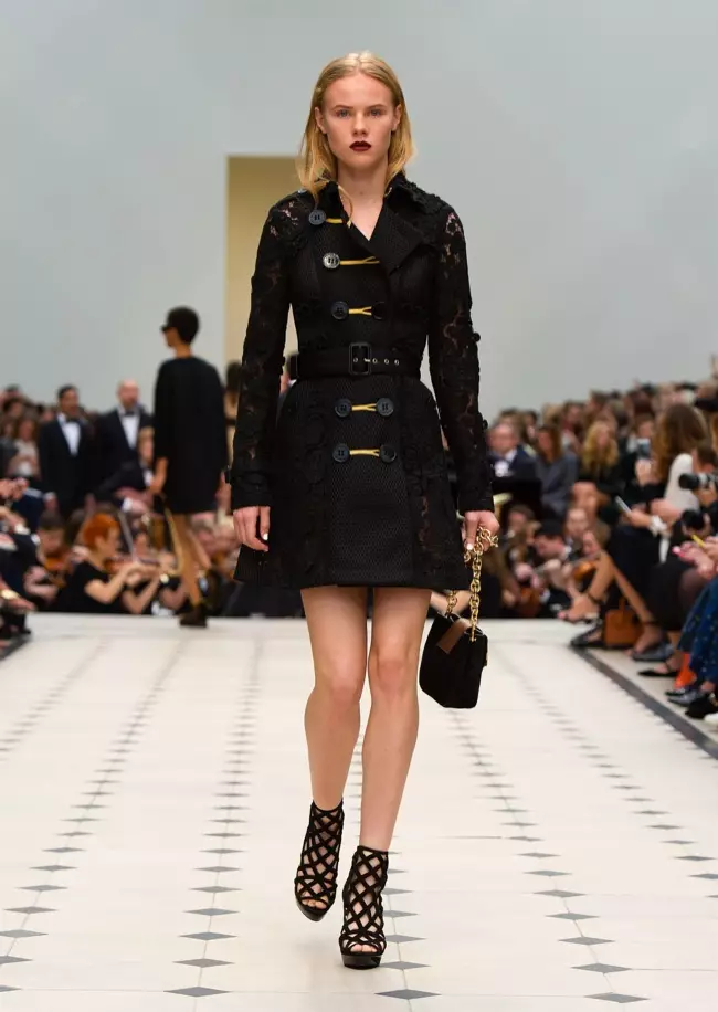 Burberry Spring 2016 | Wiki ya Mitindo ya London