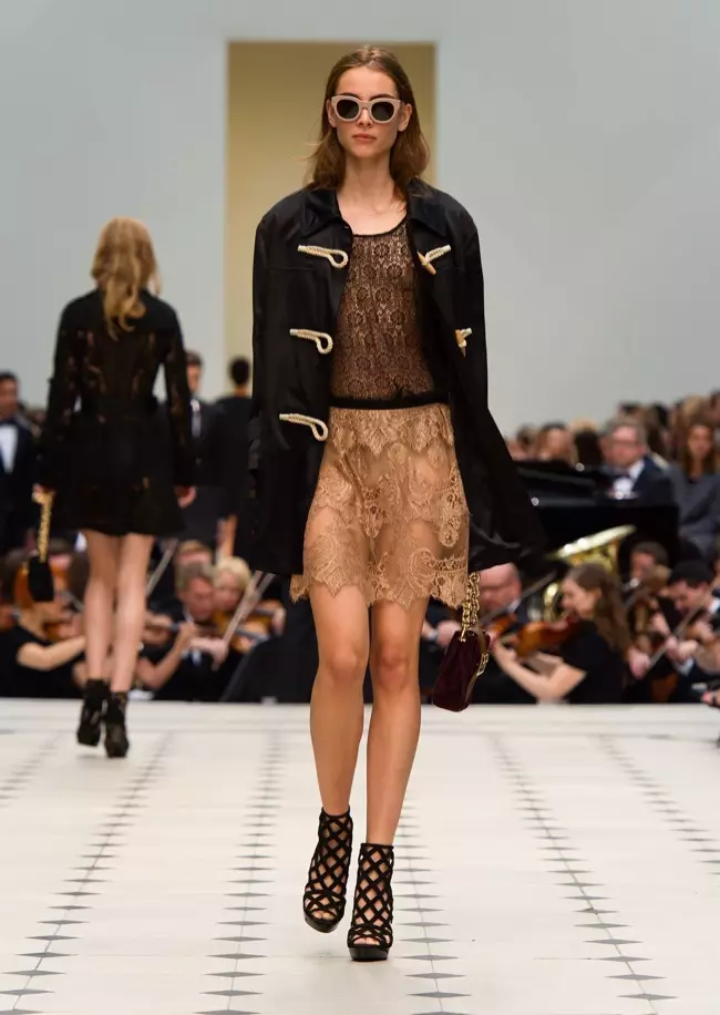 Burberry Spring 2016 | Minggu Pantun London