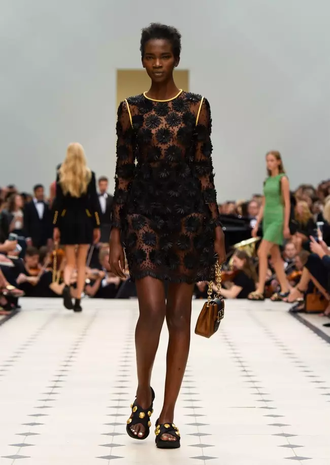 Burberry Spring 2016 | Minggu Fashion London