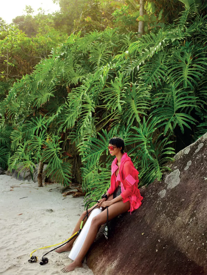 Lais Ribeiro Sports Scuba Style bakeng sa Harper's Bazaar Brazil Pherekhong 2013