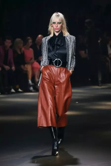 Mae Saint Laurent yn Gweini ar Vibes y 70au ar gyfer Fall 2016