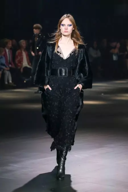 Saint Laurent, Sonbahar 2016 için 70'lerin Heyecanını Sunuyor