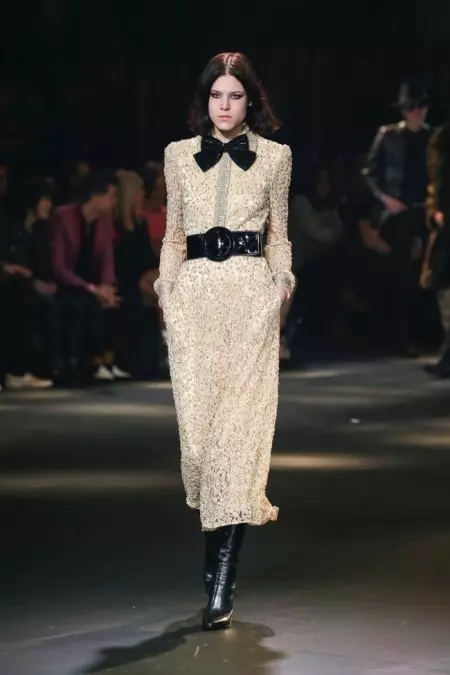 Saint Laurent, Sonbahar 2016 için 70'lerin Heyecanını Sunuyor