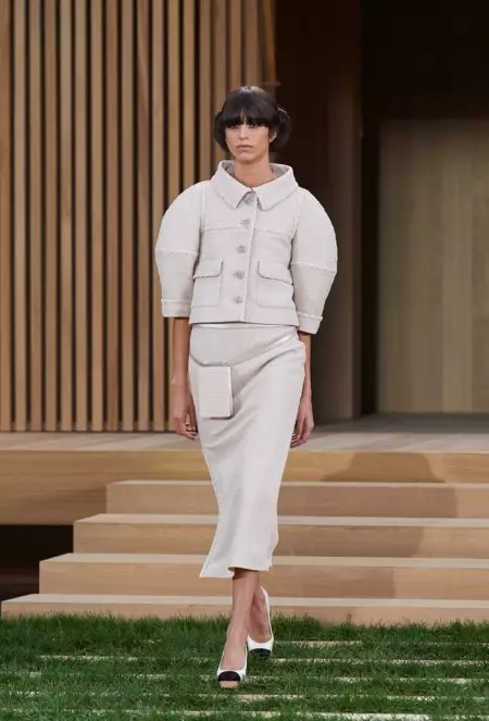 Chanel ไปอย่างเงียบสงบสำหรับ Spring 2016 Couture