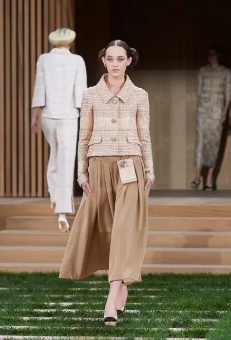 Chanel Goes Tranquil kanggo Spring 2016 Couture