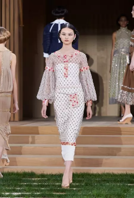 Chanel se liniștește pentru Couture de primăvară 2016