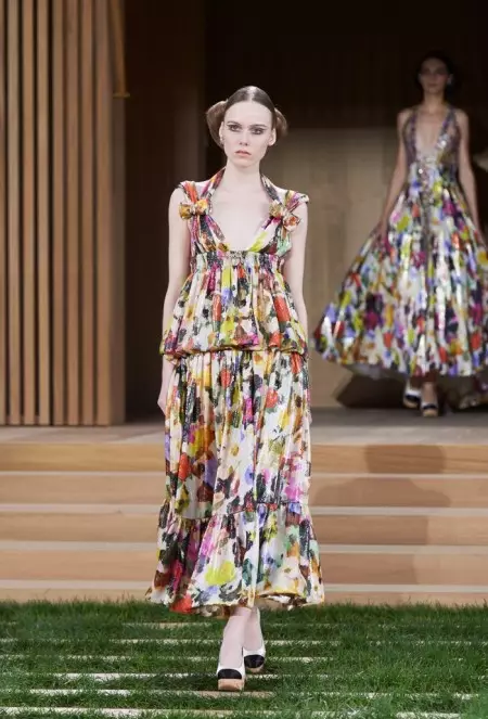 Chanel Menjadi Tenang untuk Couture Musim Bunga 2016