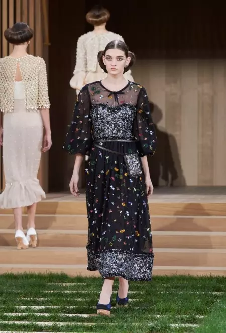 Chanel e tsamaea ka khutso bakeng sa Spring 2016 Couture