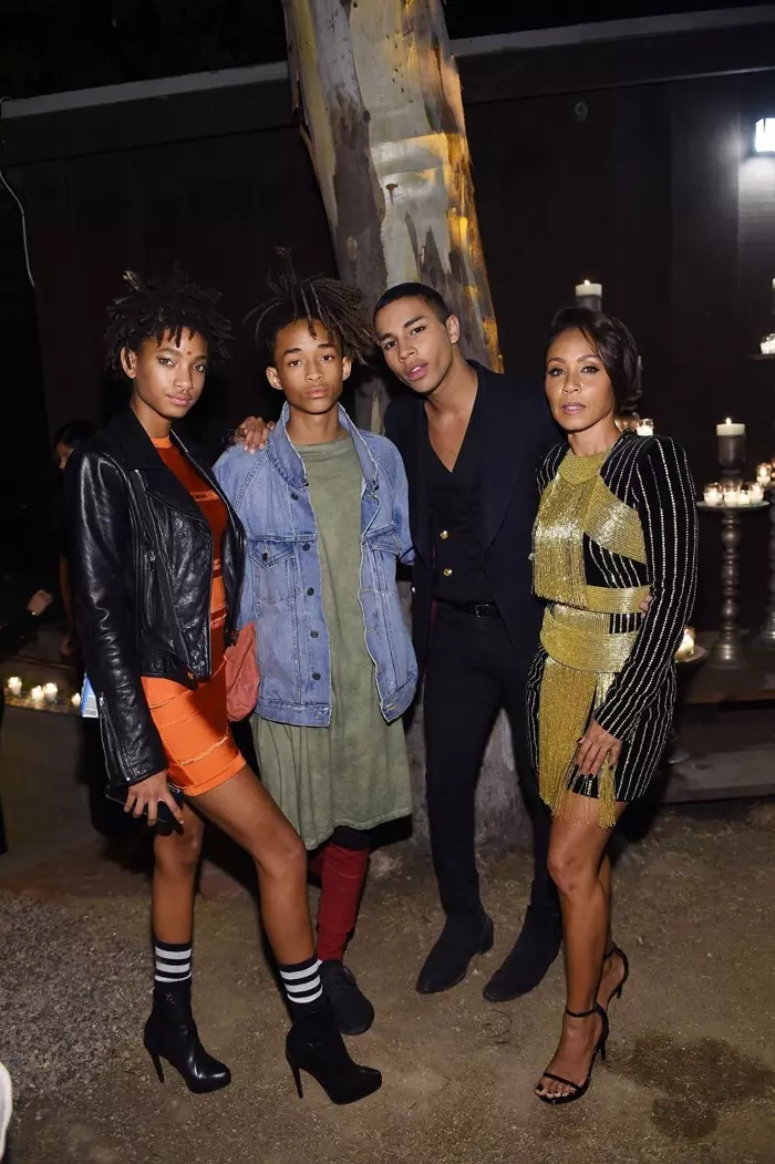 Willow Smith、Jaden Smith、Jada Pinkett-Smith 和 Olivier Rousteing