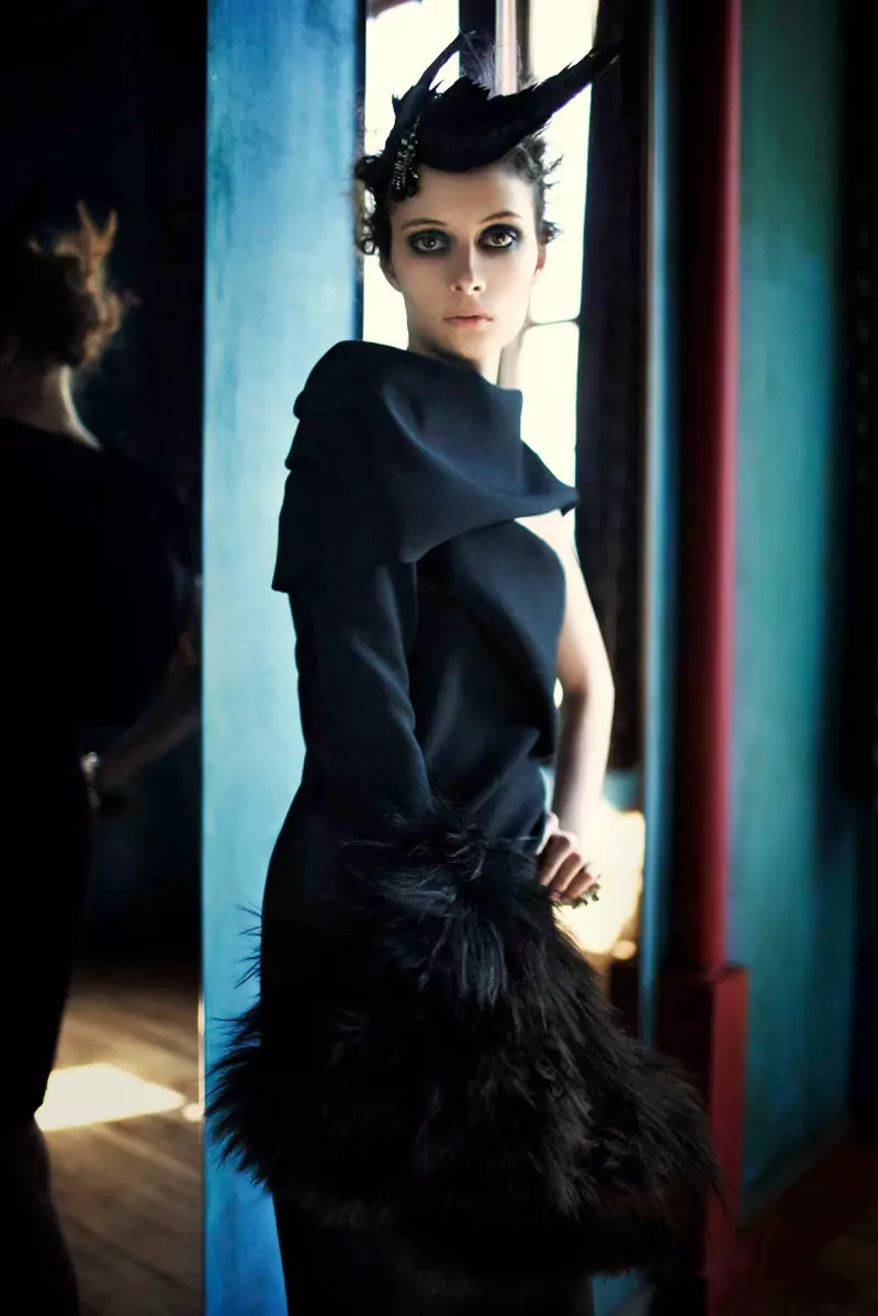 Suzie Bird oleh Chloe Crespi untuk Harper's Bazaar Sepanyol September 2010