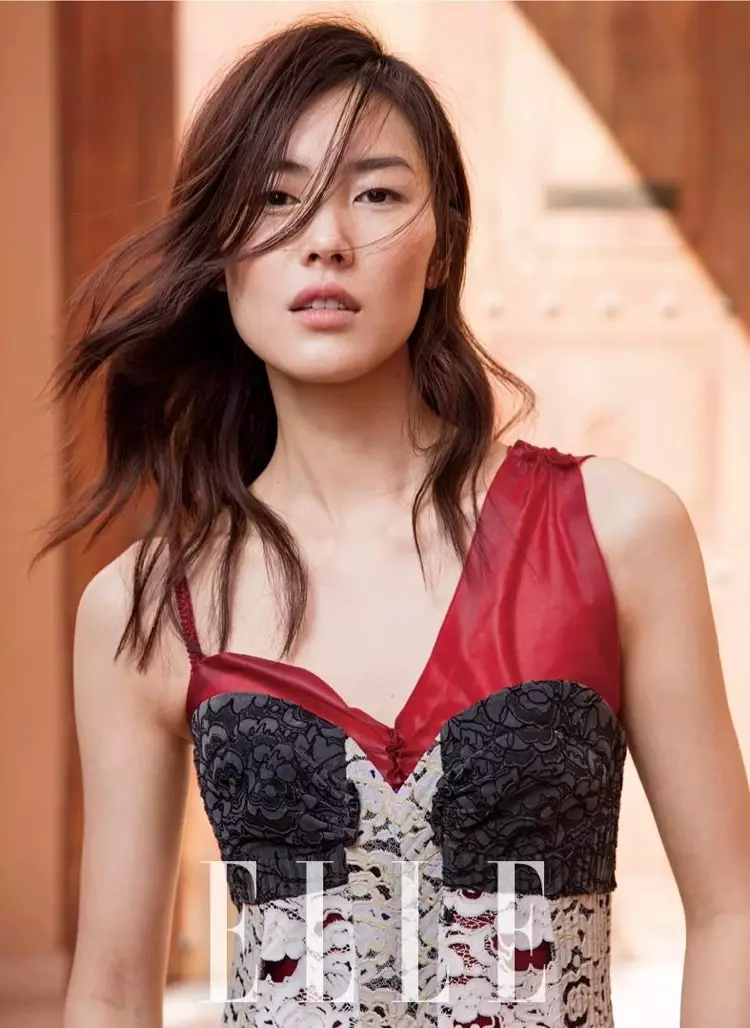 Liu Wen modellerar Louis Vuitton klänning