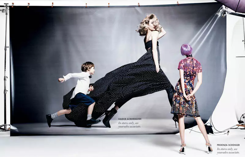 Karlie Kloss နှင့် Vika Falileeva Front Neiman Marcus' Art of Fashion Spring 2013 လှုပ်ရှားမှု