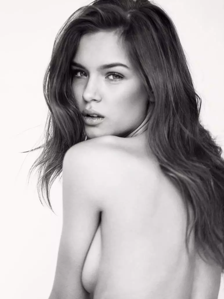 Potret | Josephine Skriver oleh Henrik Adamsen