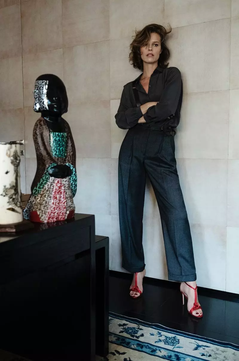 Eva Herzigova draacht Giorgio Armani foar Sunday Times Style