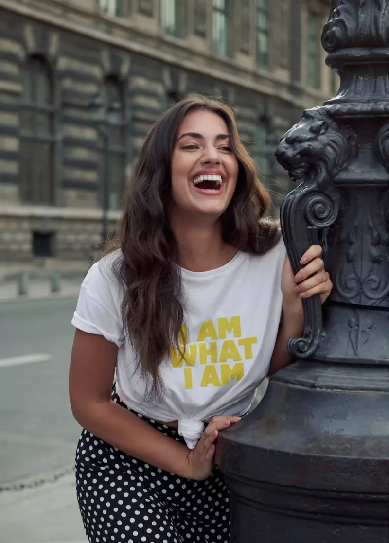 Manekenka Lorena Duran sva se smiješi u Violeta by Mango lookbooku jesen-zima 2019