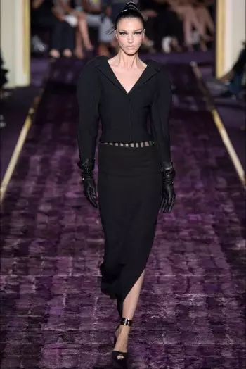 Atelier Versace Na Body-Con Haute Couture bakeng sa Fall 2014 Show