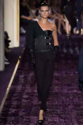 Atelier Versace gör Body-Con Haute Couture för hösten 2014 Show