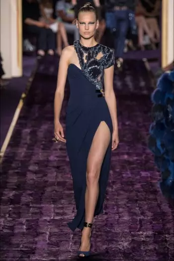 Atelier Versace Melakukan Body-Con Haute Couture untuk Pertunjukan Musim Gugur 2014